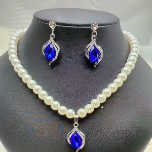 Elegant Pearl and Blue Crystal Jewelry Set